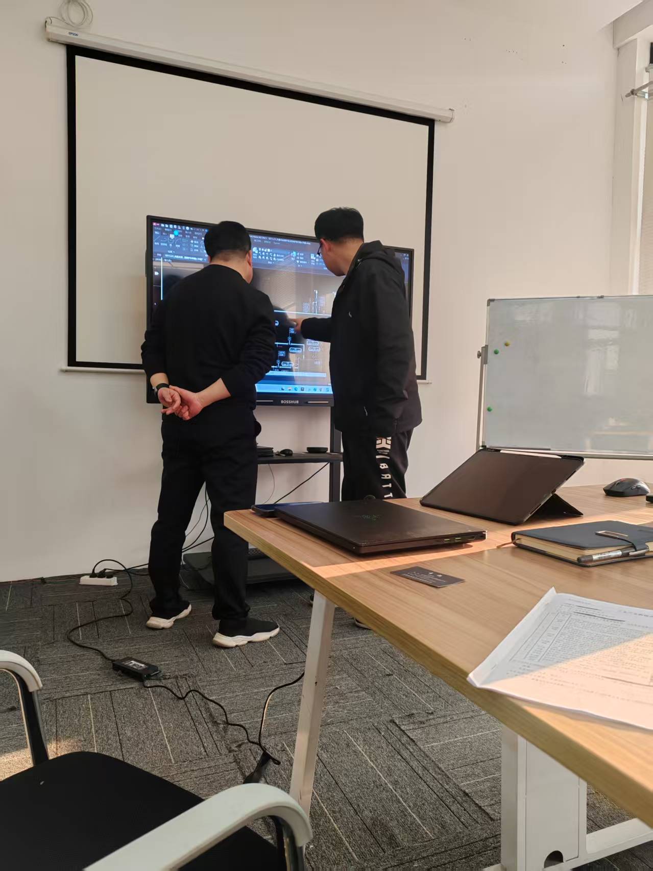 客户来访雷力阀门.jpg